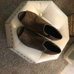 Munro Suede Peep-Toe